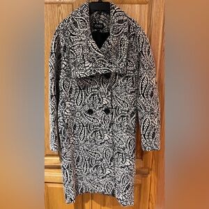 Jones New York Black & Ecru Paisley‎ Pattern Textured Walker Coat Size Meduim